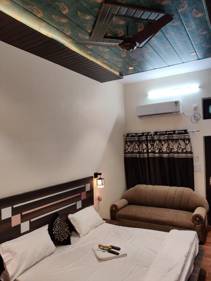 Keshav Hotel Farrukhabad Exterior photo
